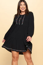 Load image into Gallery viewer, Floral Embroidery Boho Mini Dress / Vestido corto Boho con bordado floreado
