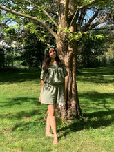 Load image into Gallery viewer, Green Free Spirit Romper / Romper de Espiritu Libre en Verde
